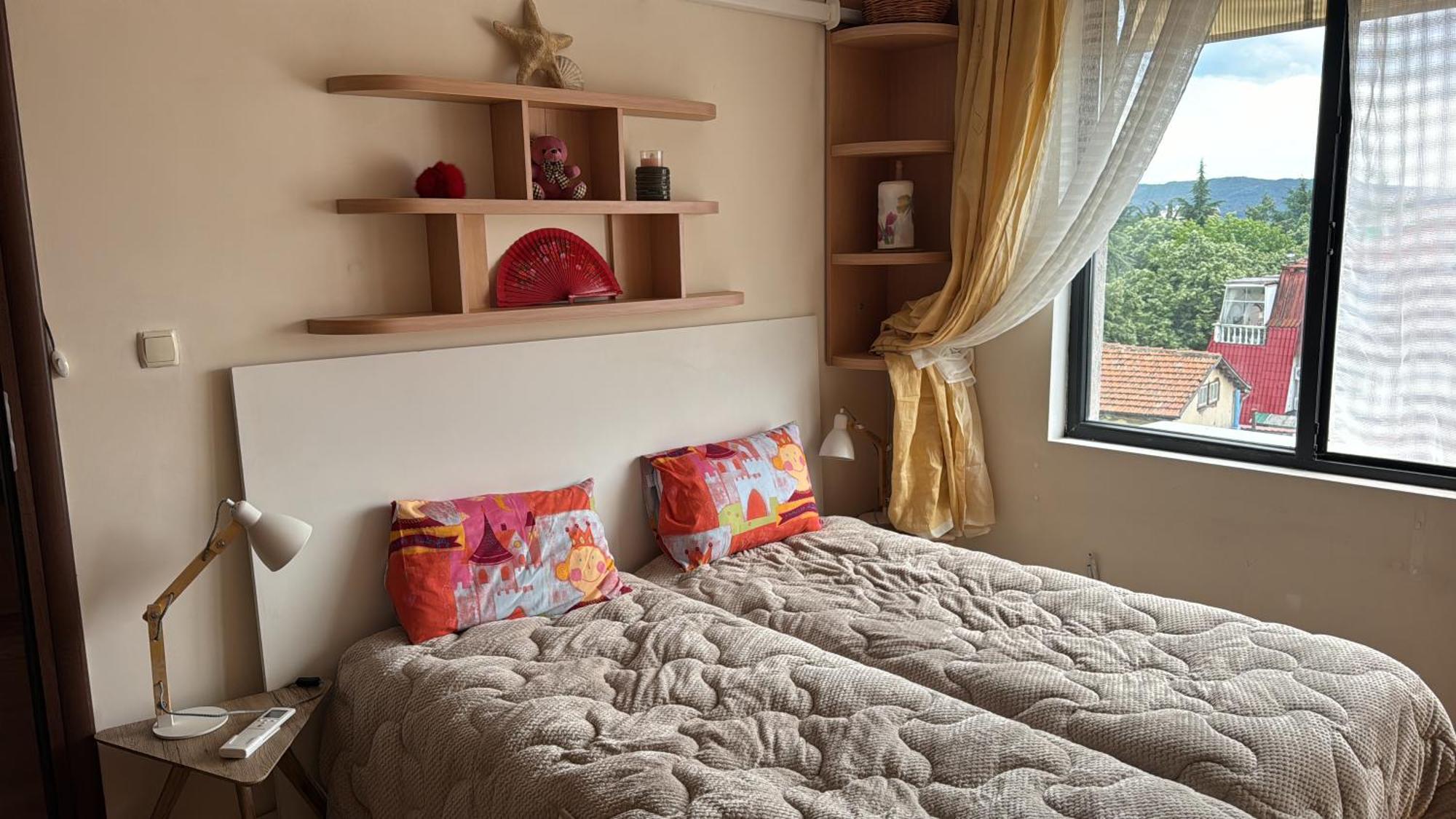 Downtown Central Apartment With Working Kitchen, City Views & Free Parking Kazanlŭk Buitenkant foto