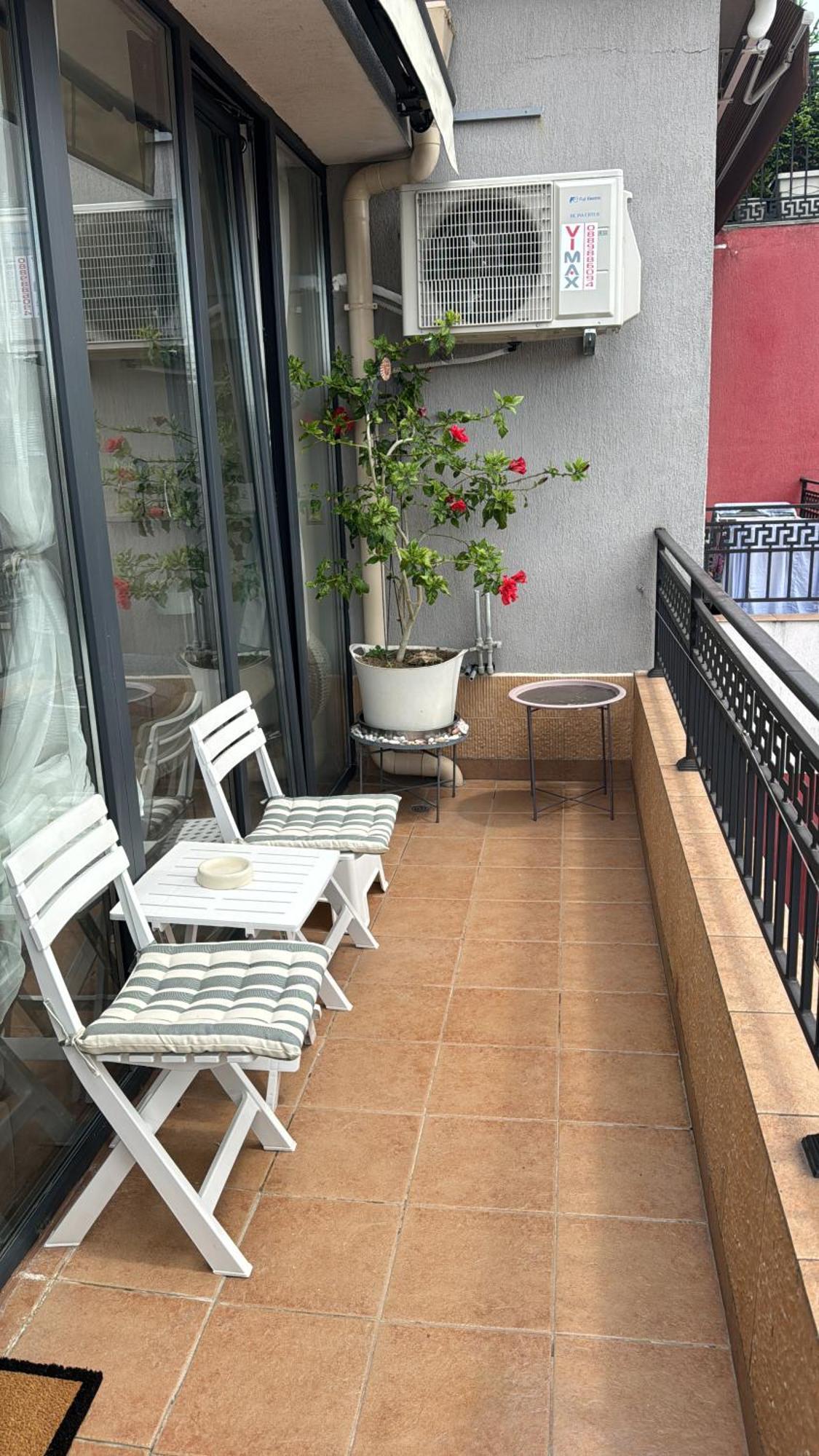Downtown Central Apartment With Working Kitchen, City Views & Free Parking Kazanlŭk Buitenkant foto