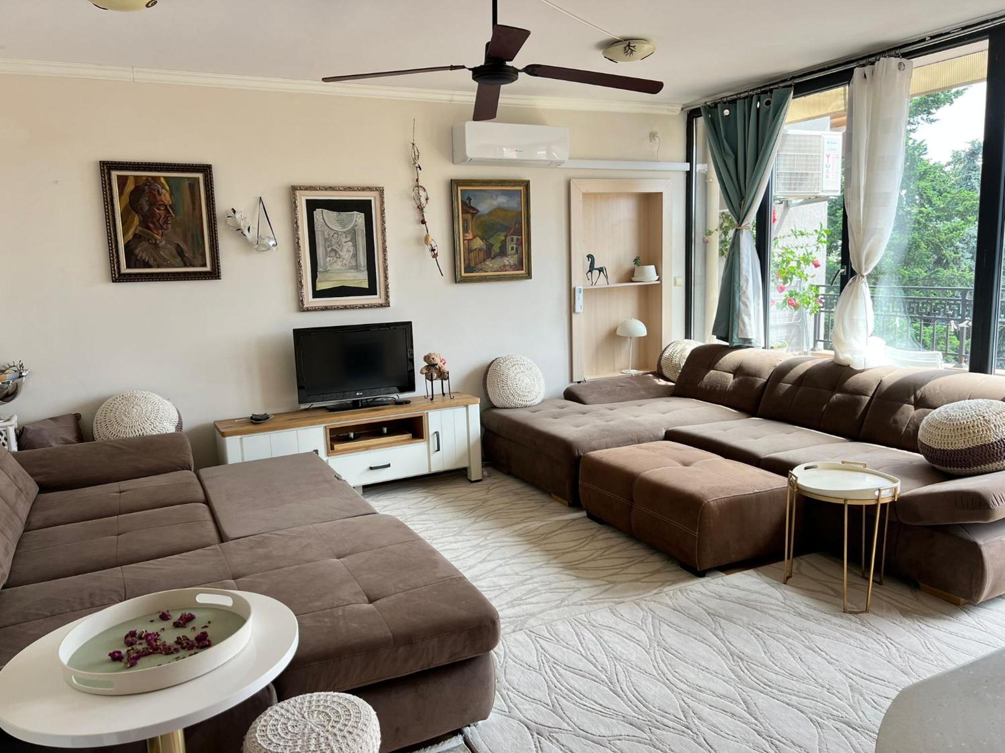 Downtown Central Apartment With Working Kitchen, City Views & Free Parking Kazanlŭk Buitenkant foto