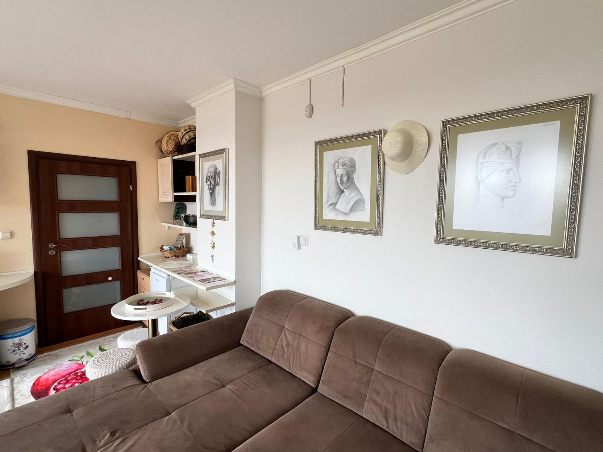 Downtown Central Apartment With Working Kitchen, City Views & Free Parking Kazanlŭk Buitenkant foto