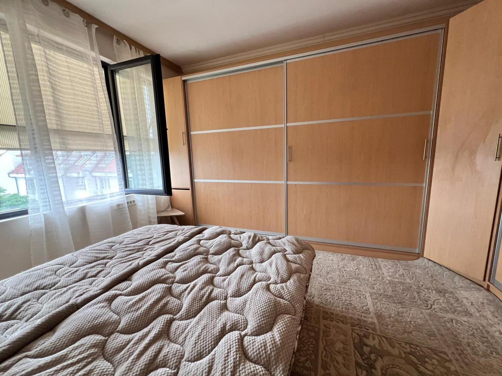 Downtown Central Apartment With Working Kitchen, City Views & Free Parking Kazanlŭk Buitenkant foto