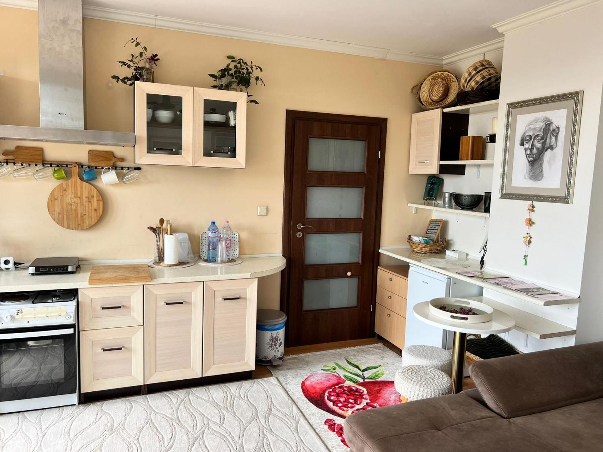 Downtown Central Apartment With Working Kitchen, City Views & Free Parking Kazanlŭk Buitenkant foto