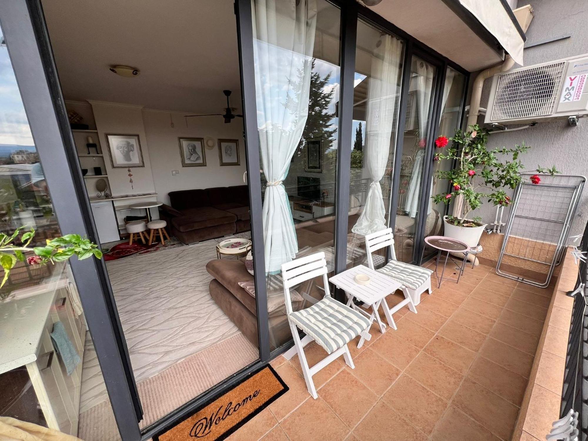 Downtown Central Apartment With Working Kitchen, City Views & Free Parking Kazanlŭk Buitenkant foto