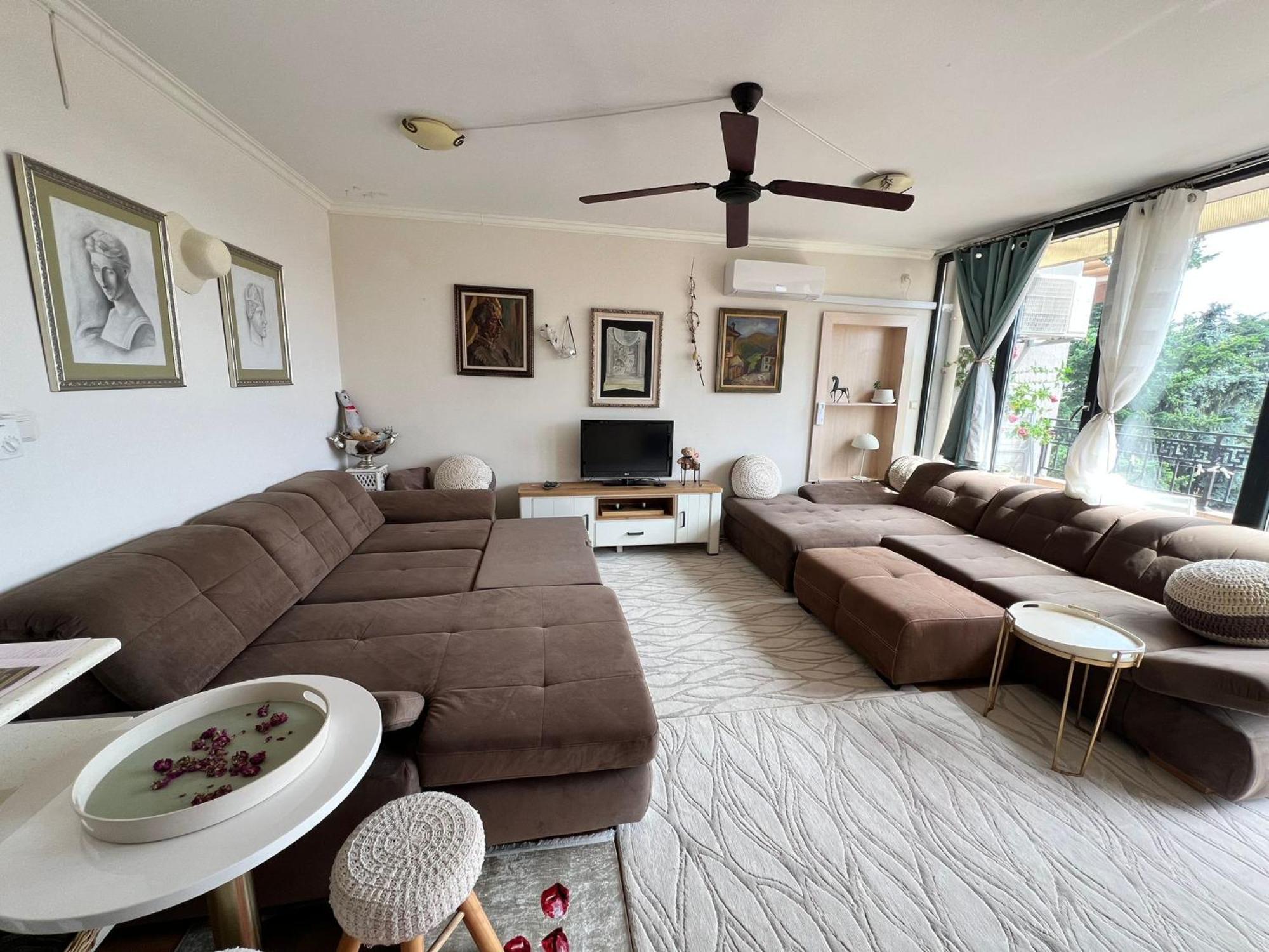 Downtown Central Apartment With Working Kitchen, City Views & Free Parking Kazanlŭk Buitenkant foto