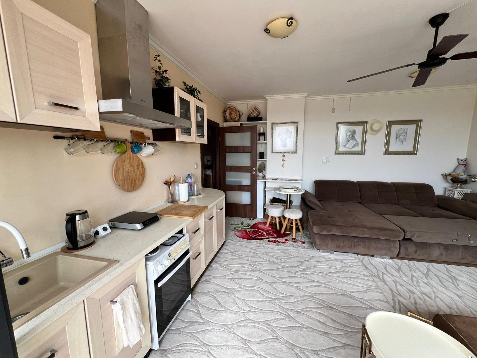 Downtown Central Apartment With Working Kitchen, City Views & Free Parking Kazanlŭk Buitenkant foto