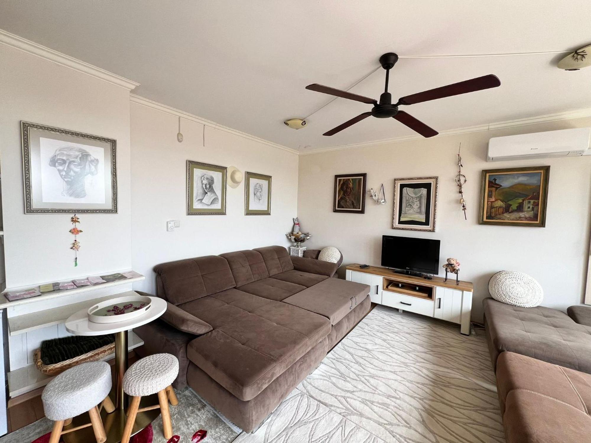 Downtown Central Apartment With Working Kitchen, City Views & Free Parking Kazanlŭk Buitenkant foto
