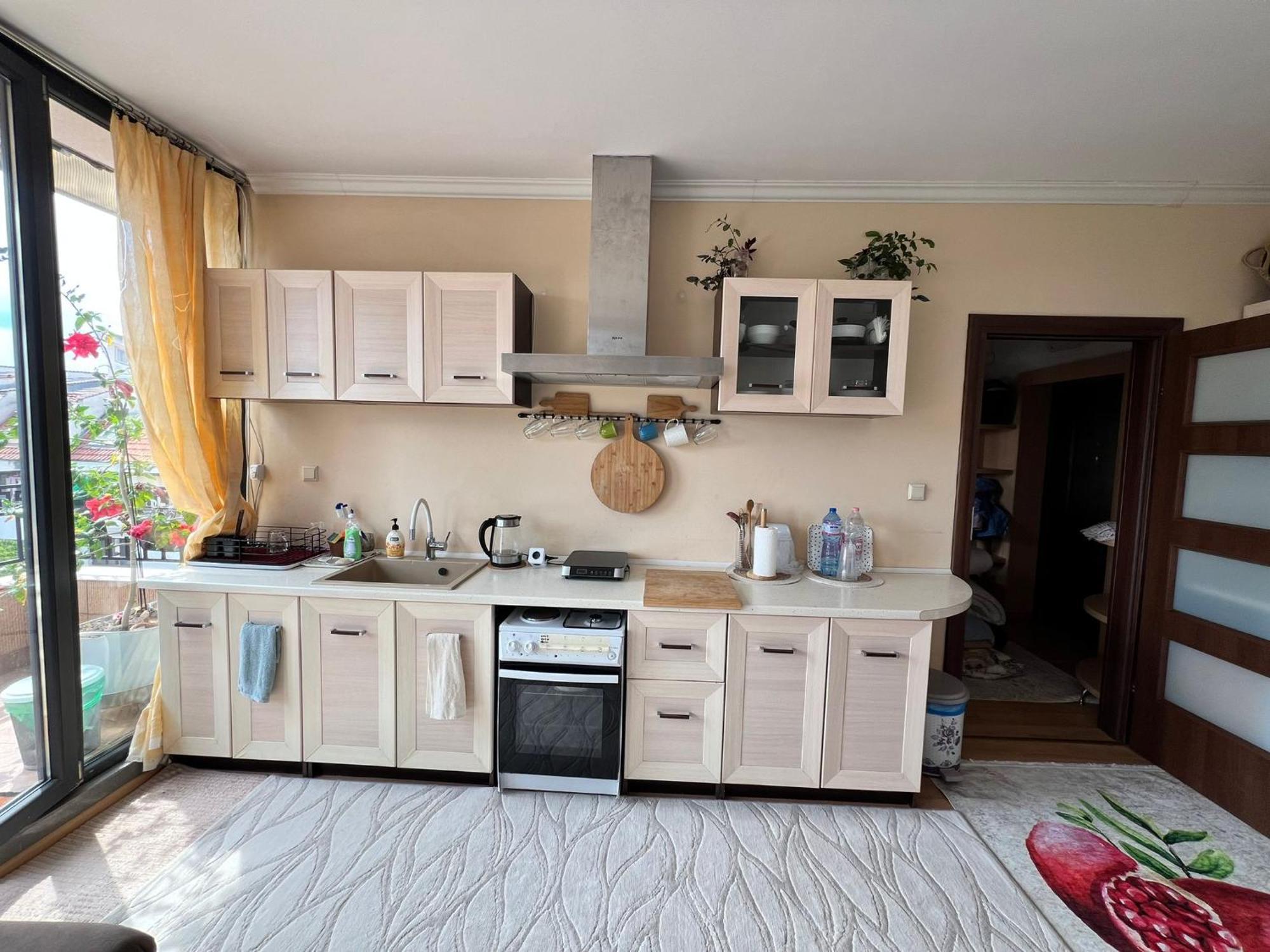 Downtown Central Apartment With Working Kitchen, City Views & Free Parking Kazanlŭk Buitenkant foto