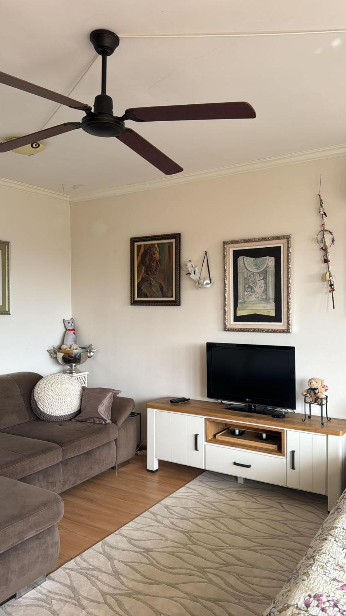 Downtown Central Apartment With Working Kitchen, City Views & Free Parking Kazanlŭk Buitenkant foto