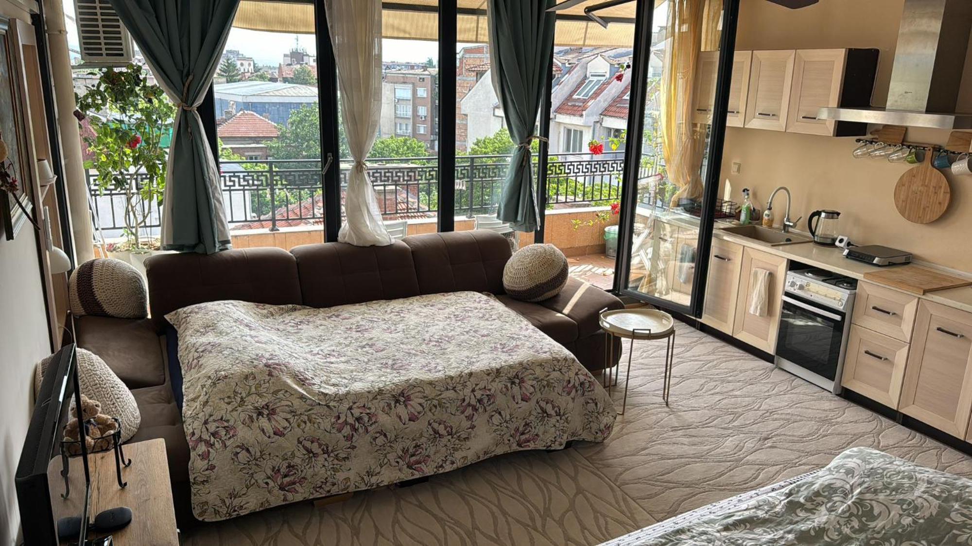 Downtown Central Apartment With Working Kitchen, City Views & Free Parking Kazanlŭk Buitenkant foto