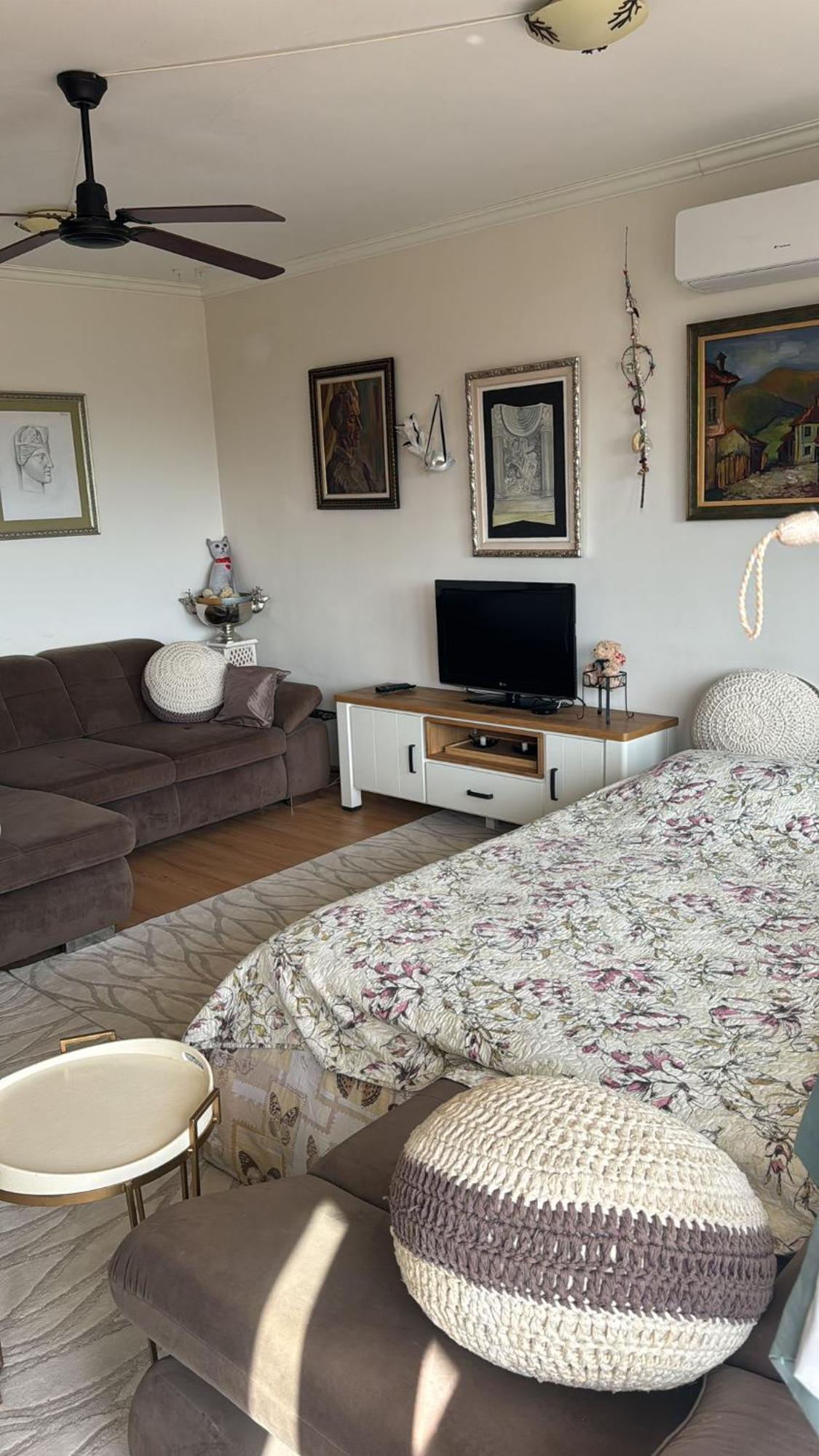 Downtown Central Apartment With Working Kitchen, City Views & Free Parking Kazanlŭk Buitenkant foto
