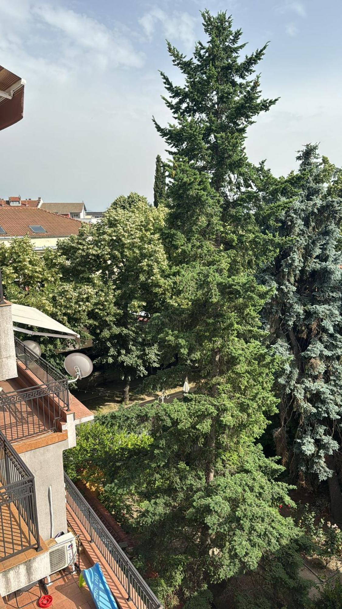 Downtown Central Apartment With Working Kitchen, City Views & Free Parking Kazanlŭk Buitenkant foto